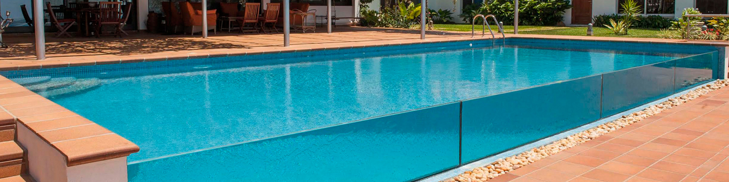 Non-slip klinker floor tiles for pool decks