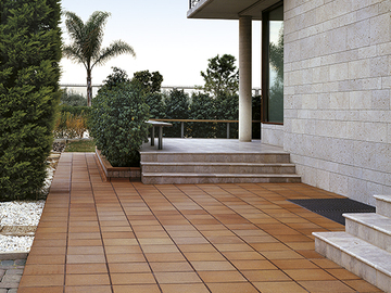 outdoor patio with anti-slip klinker